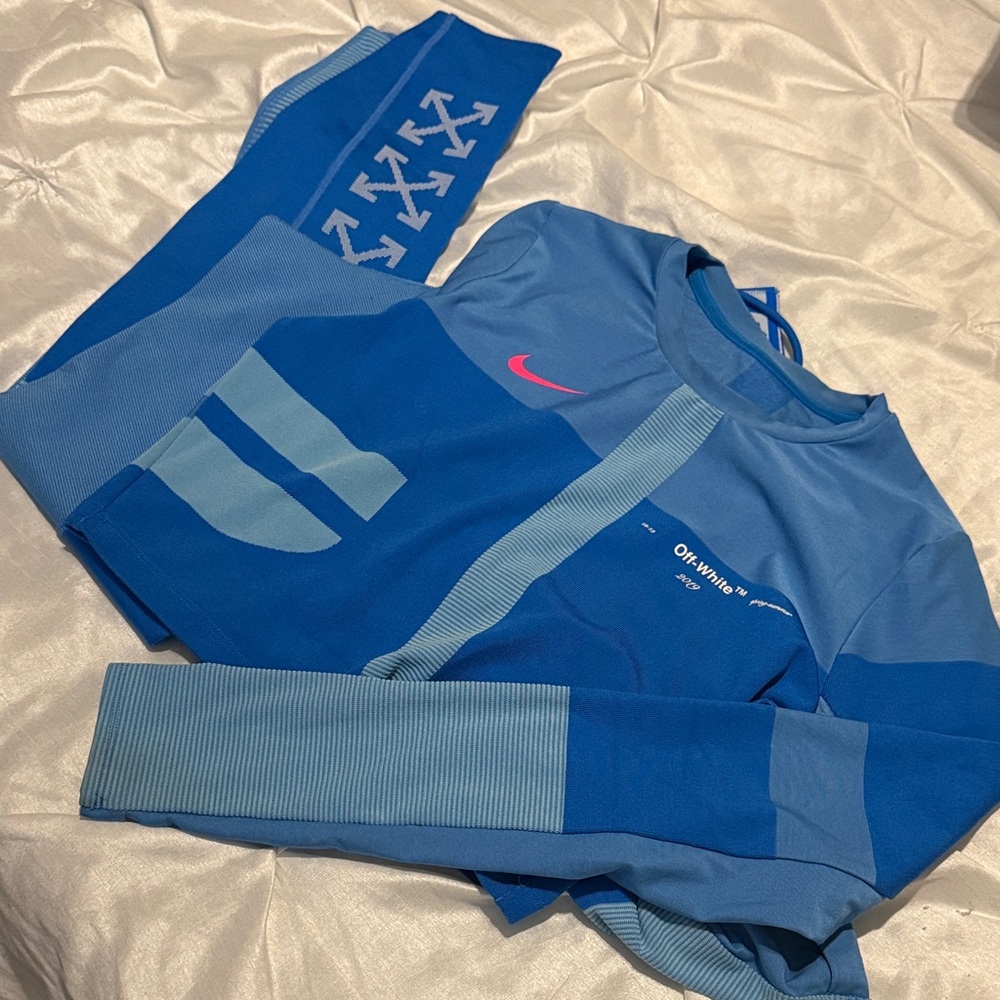 Off-White Blue Leggings with Arrow Design